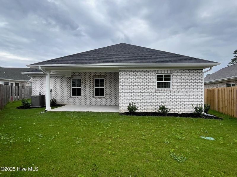 Exterior details and patio area of a home in Palmetto Creek, Bolivia (Image 3).