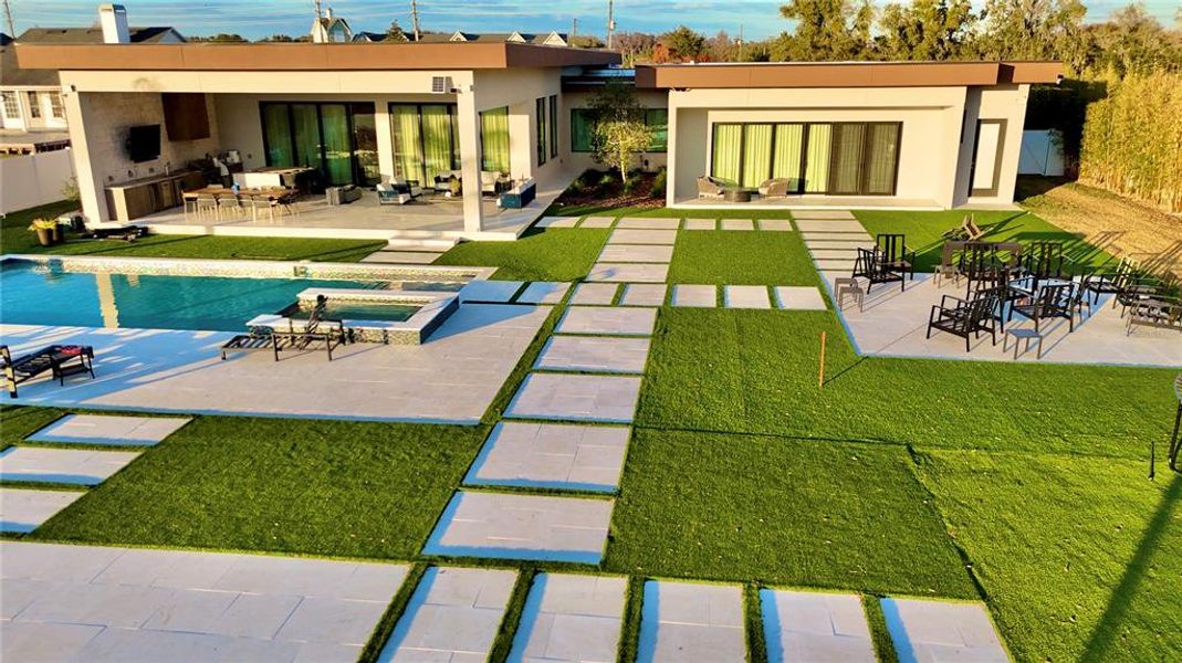 Community amenities in , Windermere (Image 65).