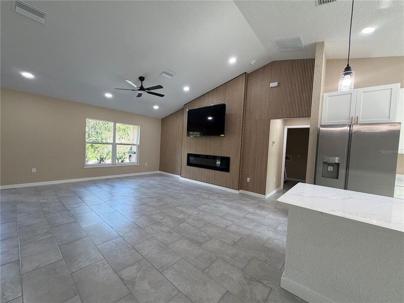Spacious, unfurnished interior of a new home in , Belleview (Image 16).