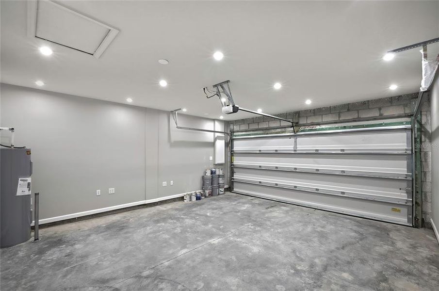 Spacious, unfurnished interior of a new home in , Sumterville (Image 26).