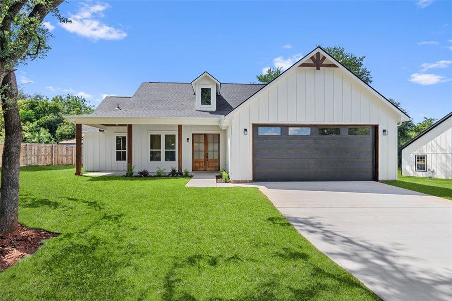 Front exterior of a new home in , Granbury, TX, highlighting curb appeal (Image 19). Front exterior of a new home in , Granbury, TX, highlighting curb appeal (Image 19).
