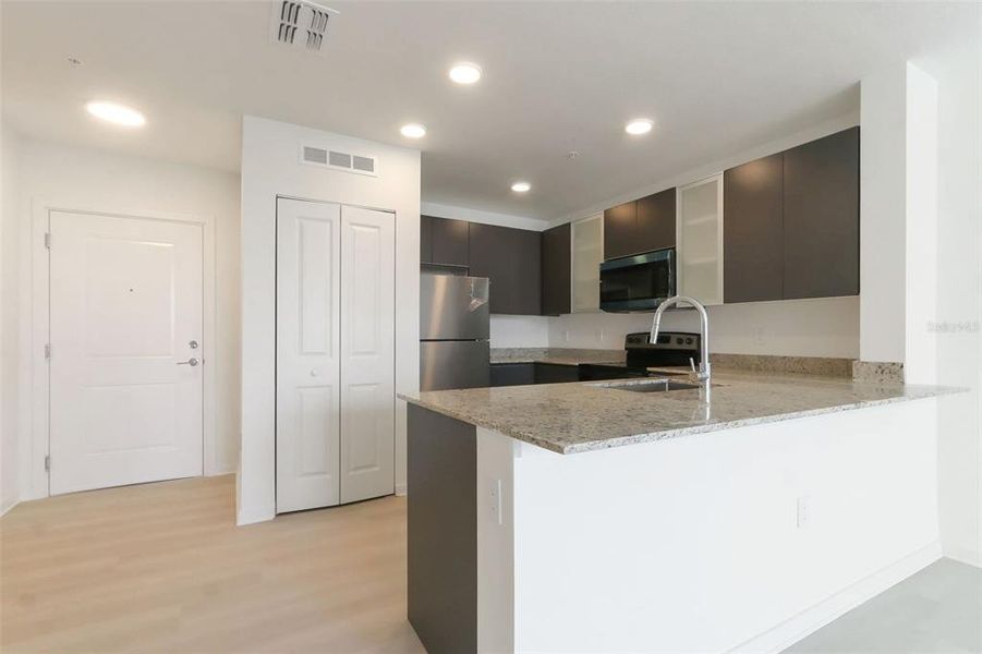 Furnished interior view inside a new home in , Orlando (Image 7).