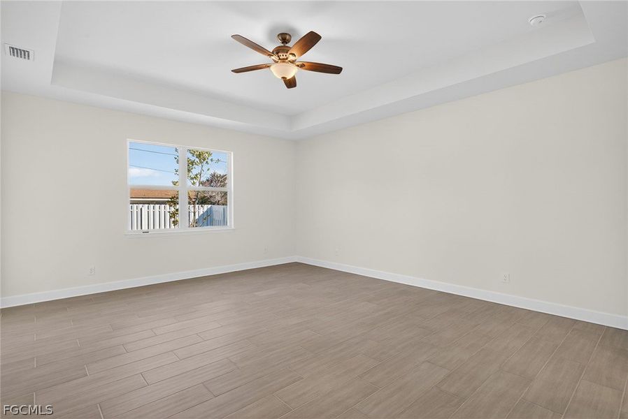 Spacious, unfurnished interior of a new home in Cape Coral, Cape Coral (Image 25).