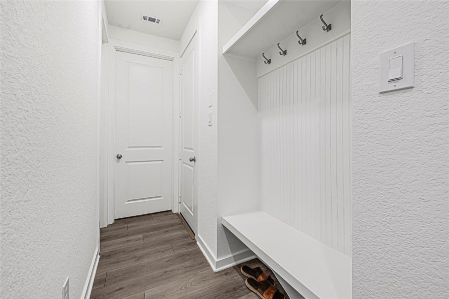 Spacious, unfurnished interior of a new home in Riceland, Mont Belvieu (Image 20).