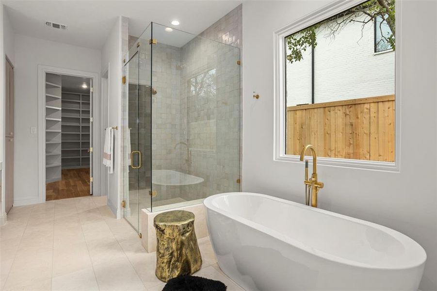 Furnished interior view inside a new home in , Dallas (Image 10).