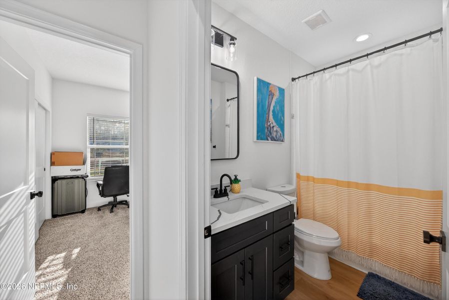 Furnished interior view inside a new home in , Middleburg (Image 17).