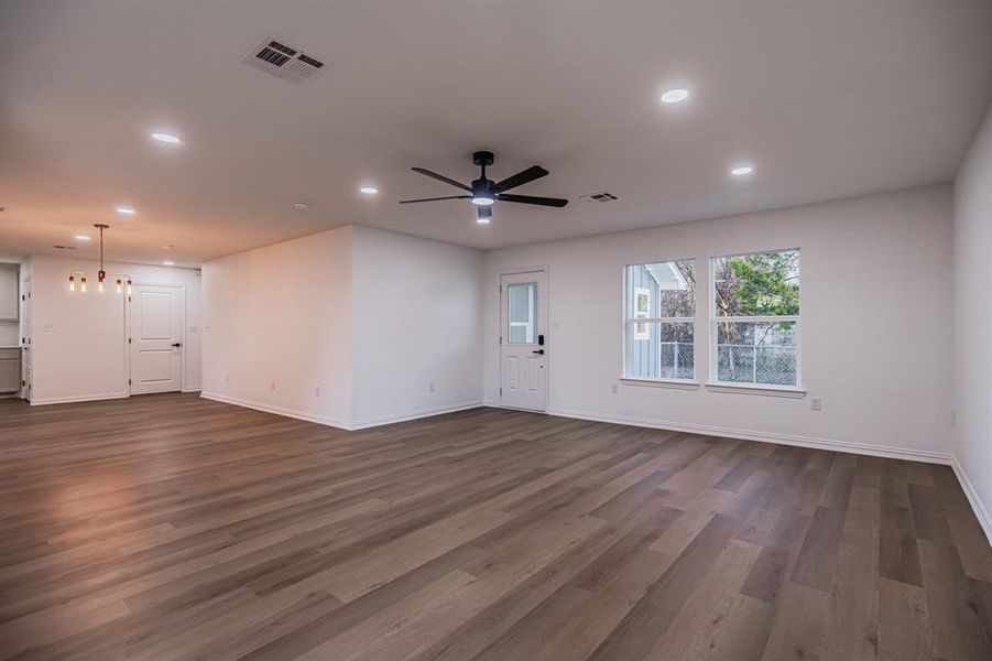 Spacious, unfurnished interior of a new home in , Hillsboro (Image 13).