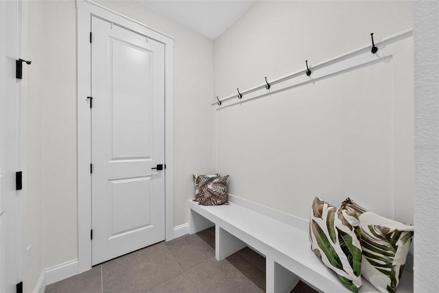 Furnished interior view inside a new home in , Orlando (Image 9).