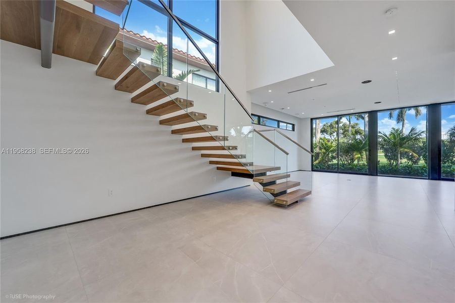 Spacious, unfurnished interior of a new home in , Miami Beach (Image 19).
