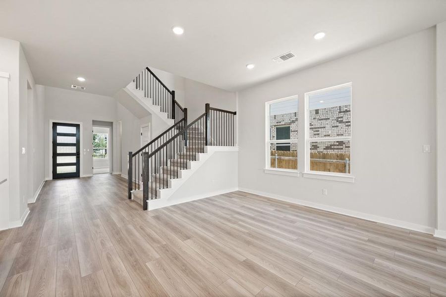 Spacious, unfurnished interior of a new home in Heritage, Dripping Springs (Image 27).