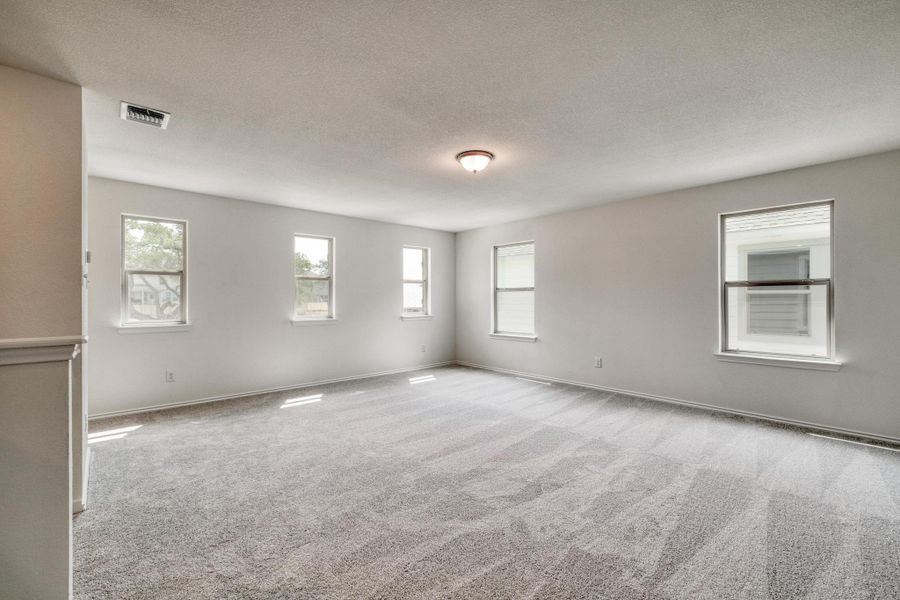 Spacious, unfurnished interior of a new home in River Bluff, Leander (Image 25).