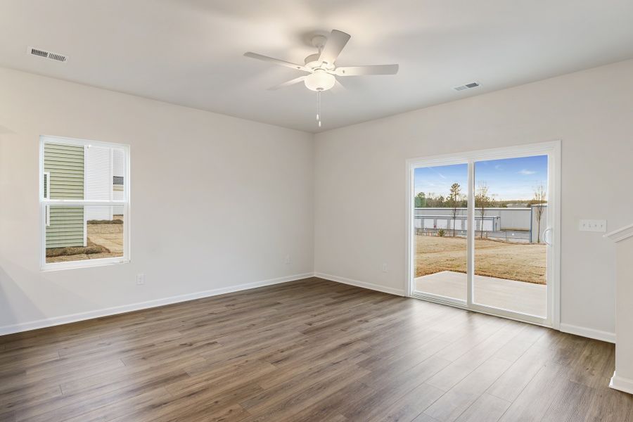 Spacious, unfurnished interior of a new home in Tucker Ridge, Pendleton (Image 15).