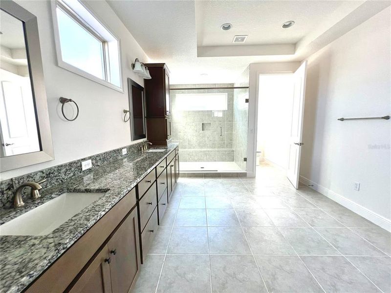 Furnished interior view inside a new home in , Orlando (Image 11).
