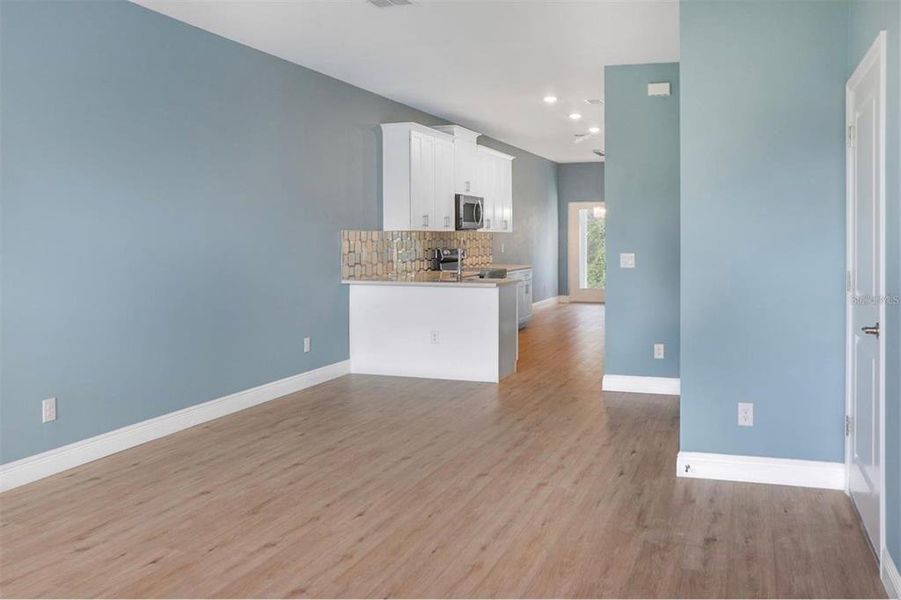 Spacious, unfurnished interior of a new home in , Edgewater (Image 10).