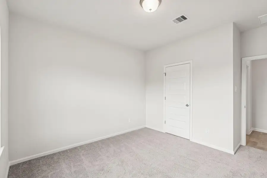 Spacious, unfurnished interior of a new home in Sierra Vista, Rosharon (Image 27).