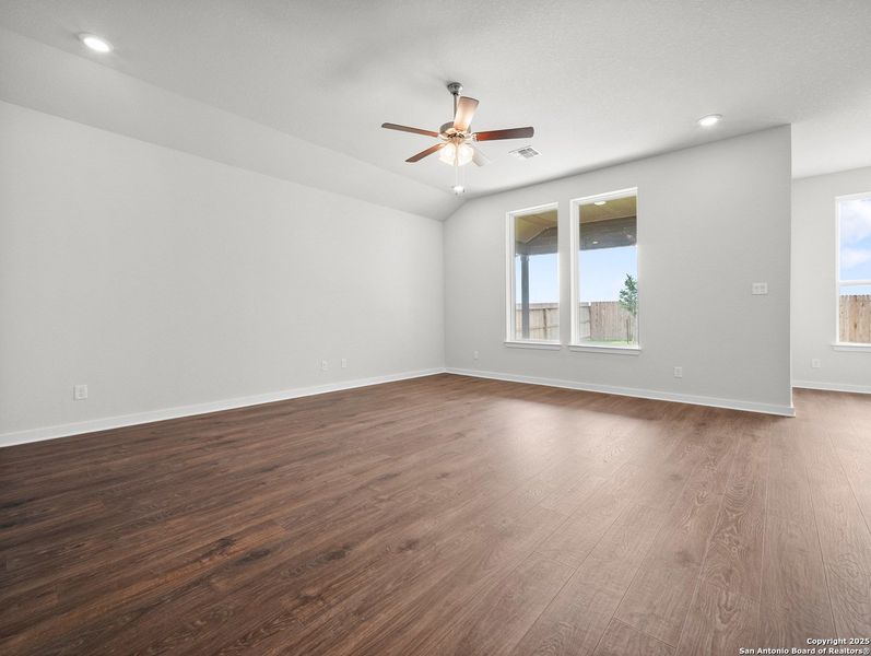 Spacious, unfurnished interior of a new home in Morgan Meadows, San Antonio (Image 11).