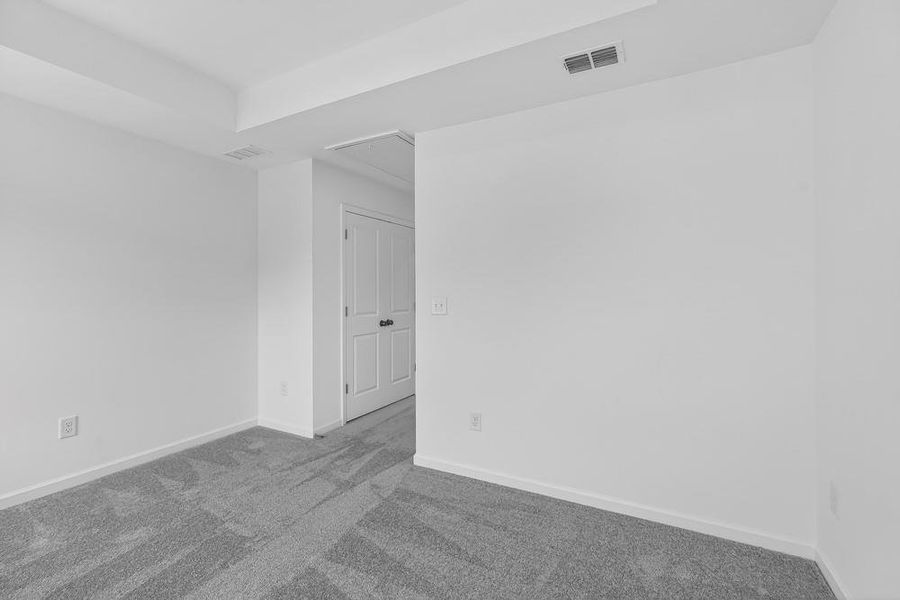 Spacious, unfurnished interior of a new home in Rosewood Farm, Lawrenceville (Image 30).