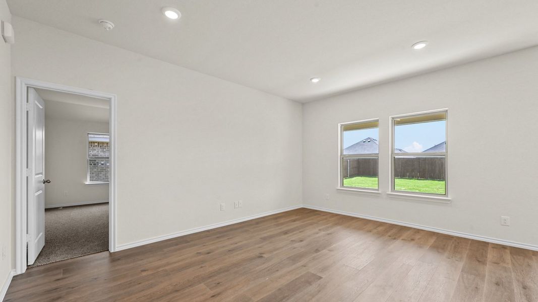 Spacious, unfurnished interior of a new home in The Reserve at Timber Creek, Lindale (Image 26).