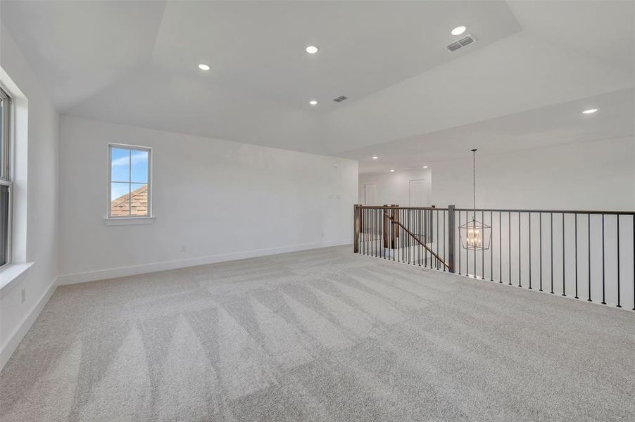 Spacious, unfurnished interior of a new home in Chaparral Park, Oak Point (Image 38).