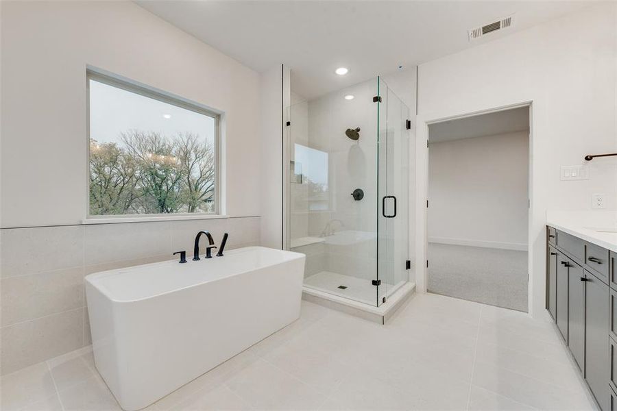 Furnished interior view inside a new home in , Lake Dallas (Image 10).