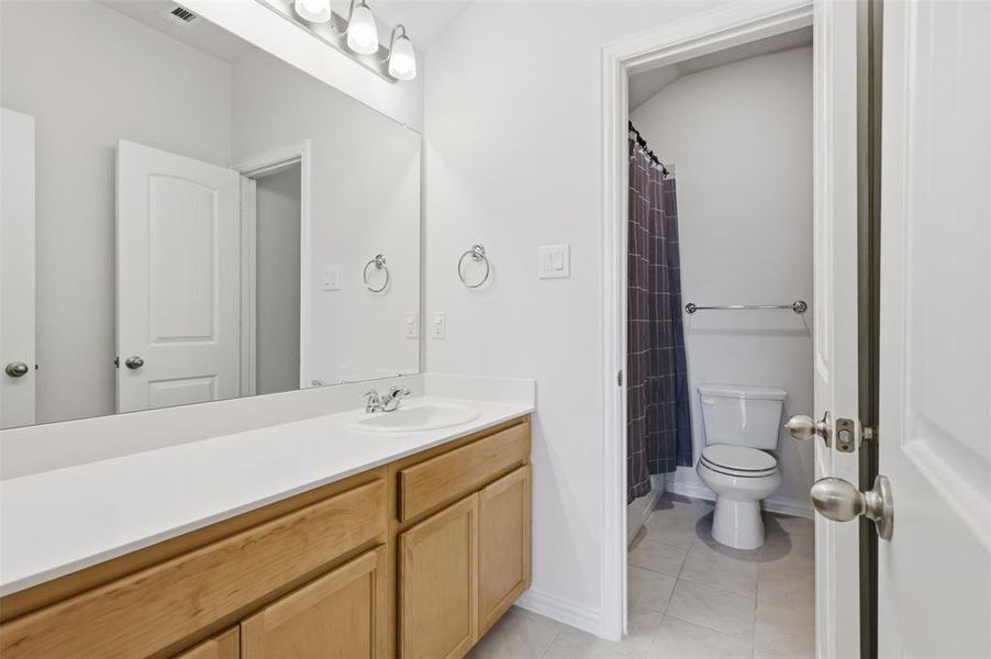Furnished interior view inside a new home in , Denton (Image 29).