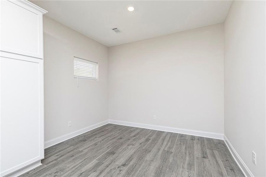 Spacious, unfurnished interior of a new home in Mount Tabor Pointe, Dallas (Image 13).