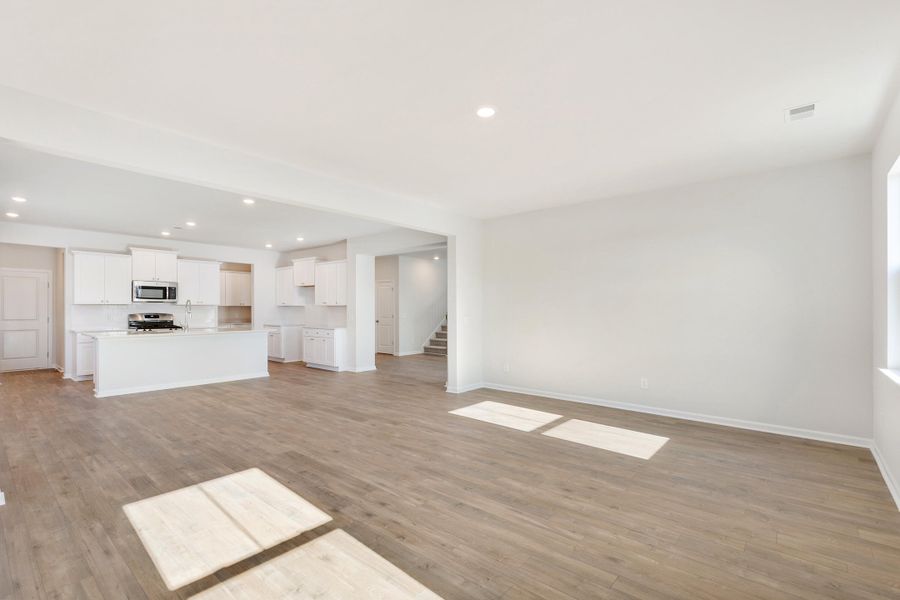 Spacious, unfurnished interior of a new home in Sweetgrass at Summers Corner, Summerville (Image 13).