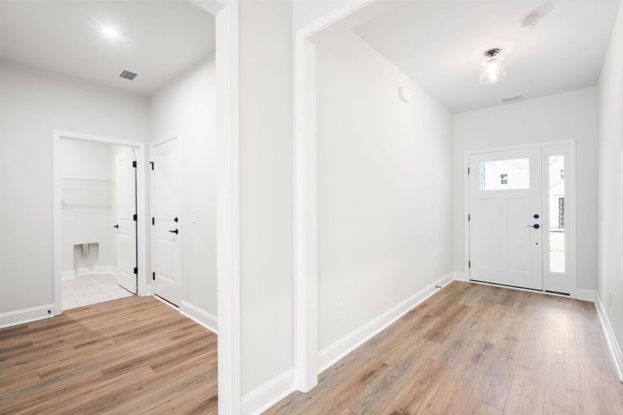 Spacious, unfurnished interior of a new home in Waterways, Richmond Hill (Image 28).