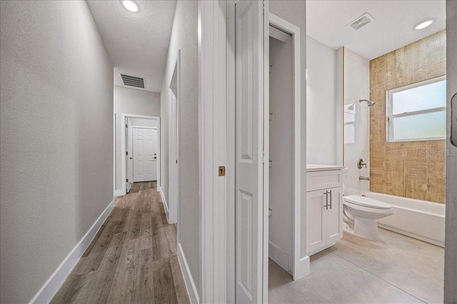 Spacious, unfurnished interior of a new home in , Ocala (Image 35).