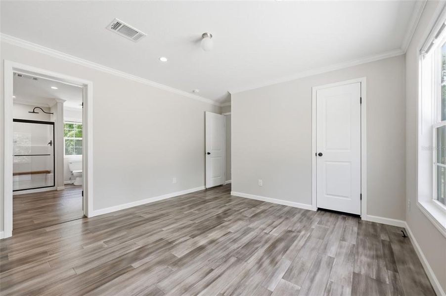 Spacious, unfurnished interior of a new home in , Fort White (Image 20).