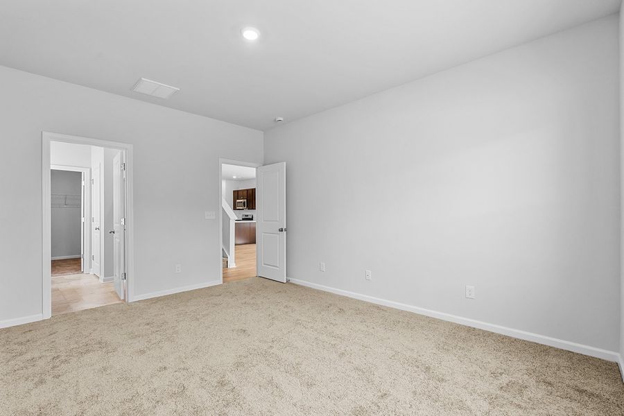 Spacious, unfurnished interior of a new home in Hanes Lake, Winston-Salem (Image 29). Spacious, unfurnished interior of a new home in Hanes Lake, Winston-Salem (Image 29).