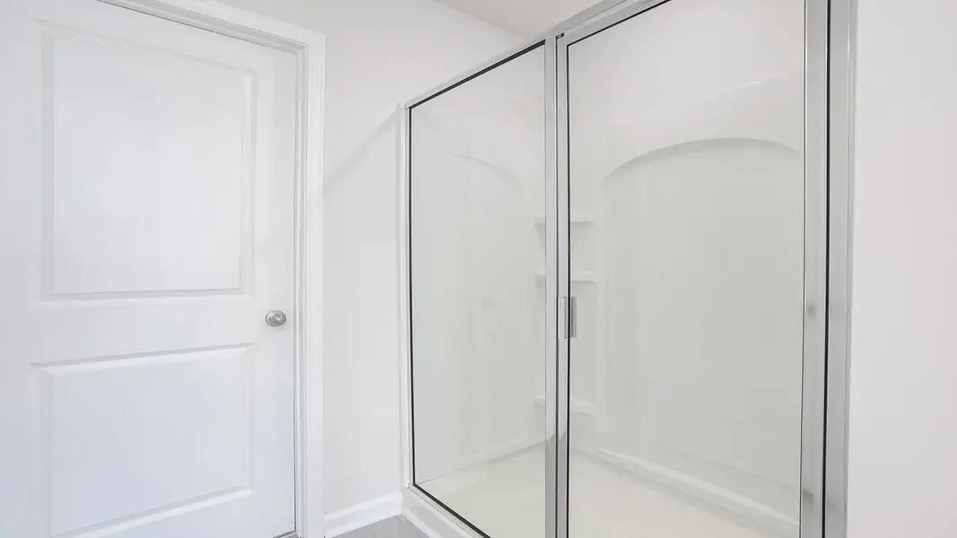 Spacious, unfurnished interior of a new home in Middleton, Greensboro (Image 15).