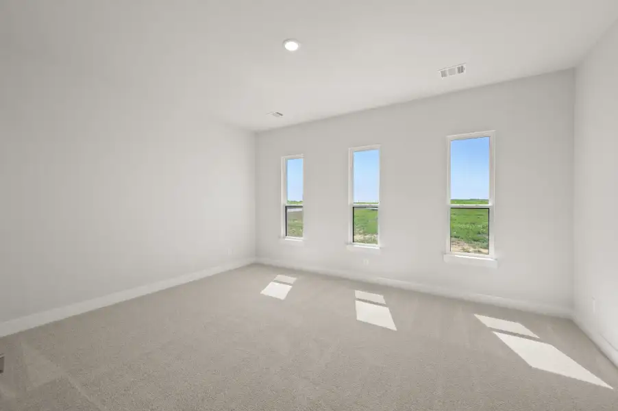 Spacious, unfurnished interior of a new home in Byrum Ranch, Venus (Image 20).