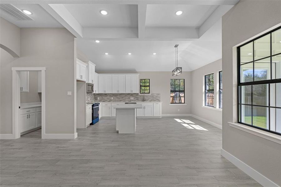 Spacious, unfurnished interior of a new home in , Granbury (Image 22).