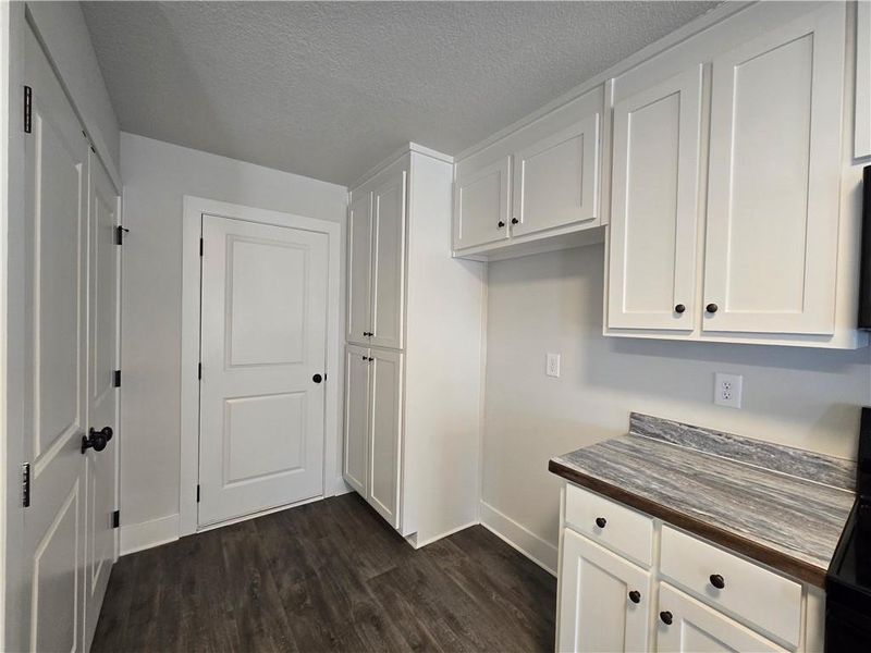 Furnished interior view inside a new home in , Hartwell (Image 9).