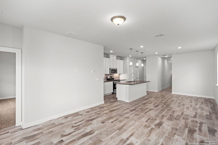 Spacious, unfurnished interior of a new home in Weston Oaks, San Antonio (Image 22). Spacious, unfurnished interior of a new home in Weston Oaks, San Antonio (Image 22).