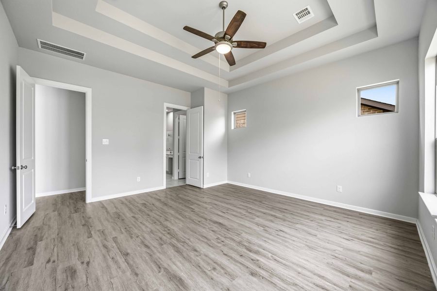 Spacious, unfurnished interior of a new home in Canterra Creek  60', Rosharon (Image 33).