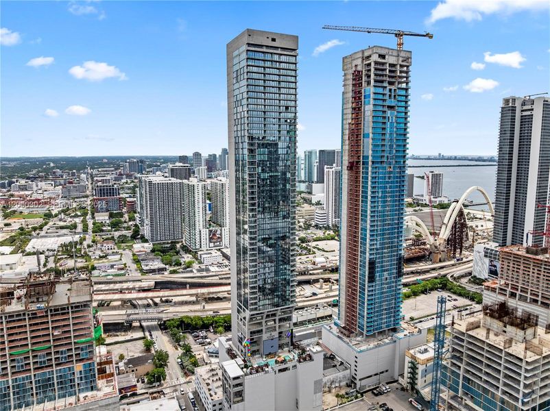 Condo located in Miami, FL showcasing its design and architecture (Image 3).