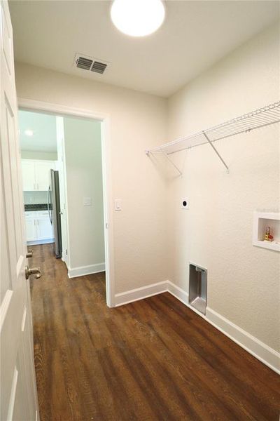 Spacious, unfurnished interior of a new home in , Summerfield (Image 14).