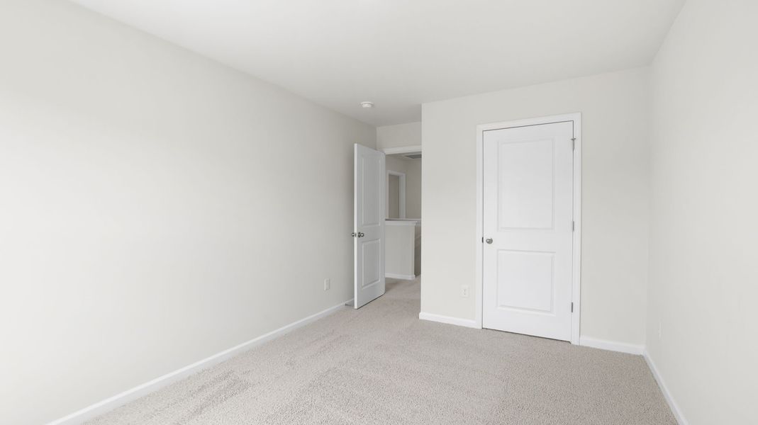 Spacious, unfurnished interior of a new home in Trailside Run, Spartanburg (Image 24).