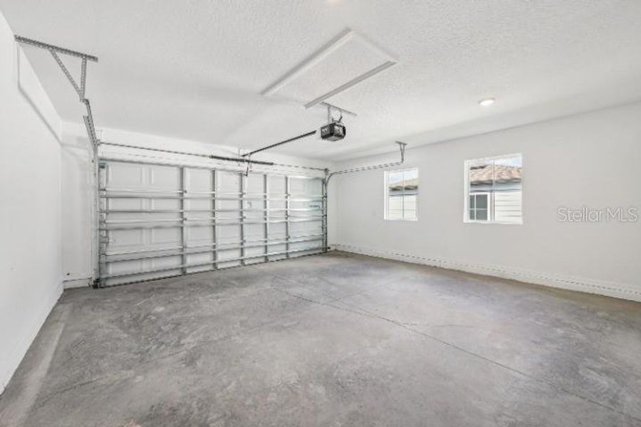 Spacious, unfurnished interior of a new home in , Winter Garden (Image 32).