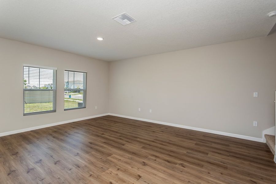 Spacious, unfurnished interior of a new home in Scenic Terrace, Haines City (Image 11).