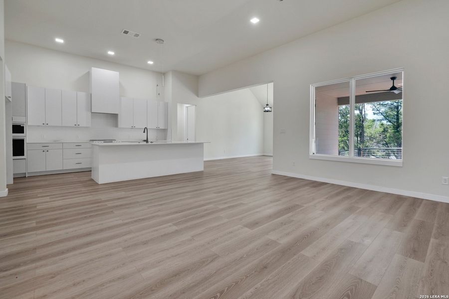 Spacious, unfurnished interior of a new home in , Fischer (Image 27).