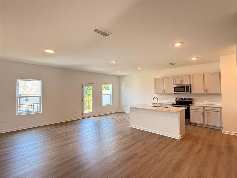 Spacious, unfurnished interior of a new home in Leydenview, Mableton (Image 23).