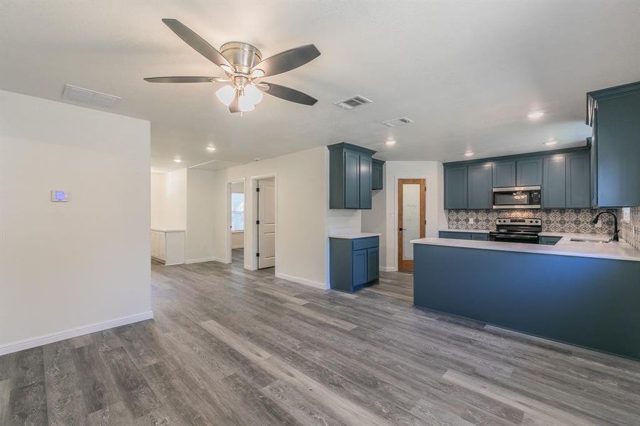 Spacious, unfurnished interior of a new home in , Alvarado (Image 14).