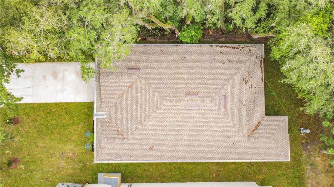 Exterior details and patio area of a home in , Orlando (Image 4).
