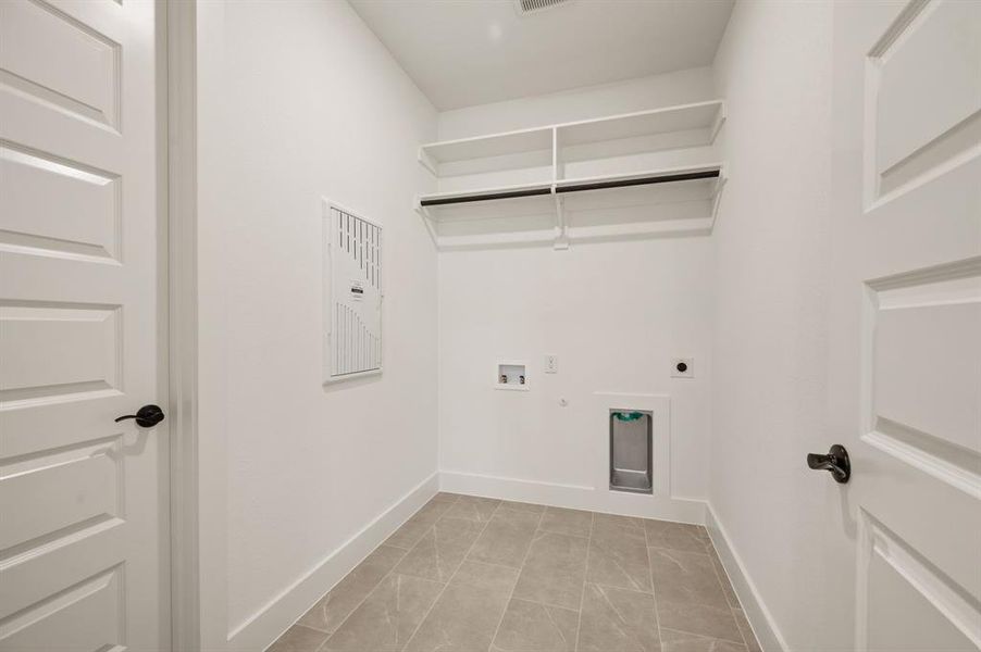 Spacious, unfurnished interior of a new home in The Resort on Eagle Mt. Lake, Fort Worth (Image 34).