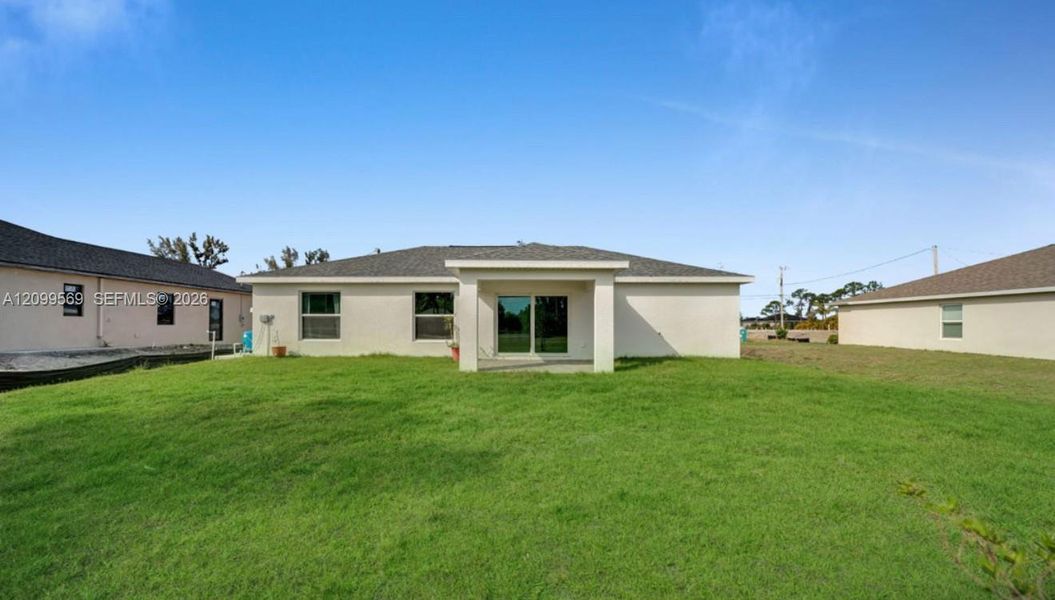 Exterior details and patio area of a home in , Cape Coral (Image 15).