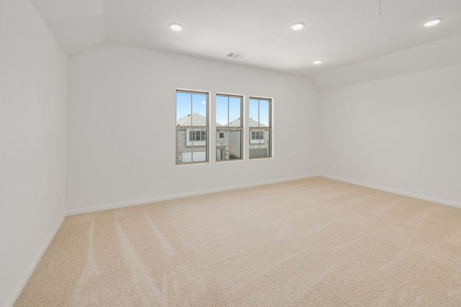 Spacious, unfurnished interior of a new home in Trinity Ranch, Elgin (Image 28).