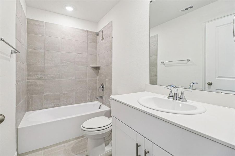 Furnished interior view inside a new home in River Ridge, Crandall (Image 11).